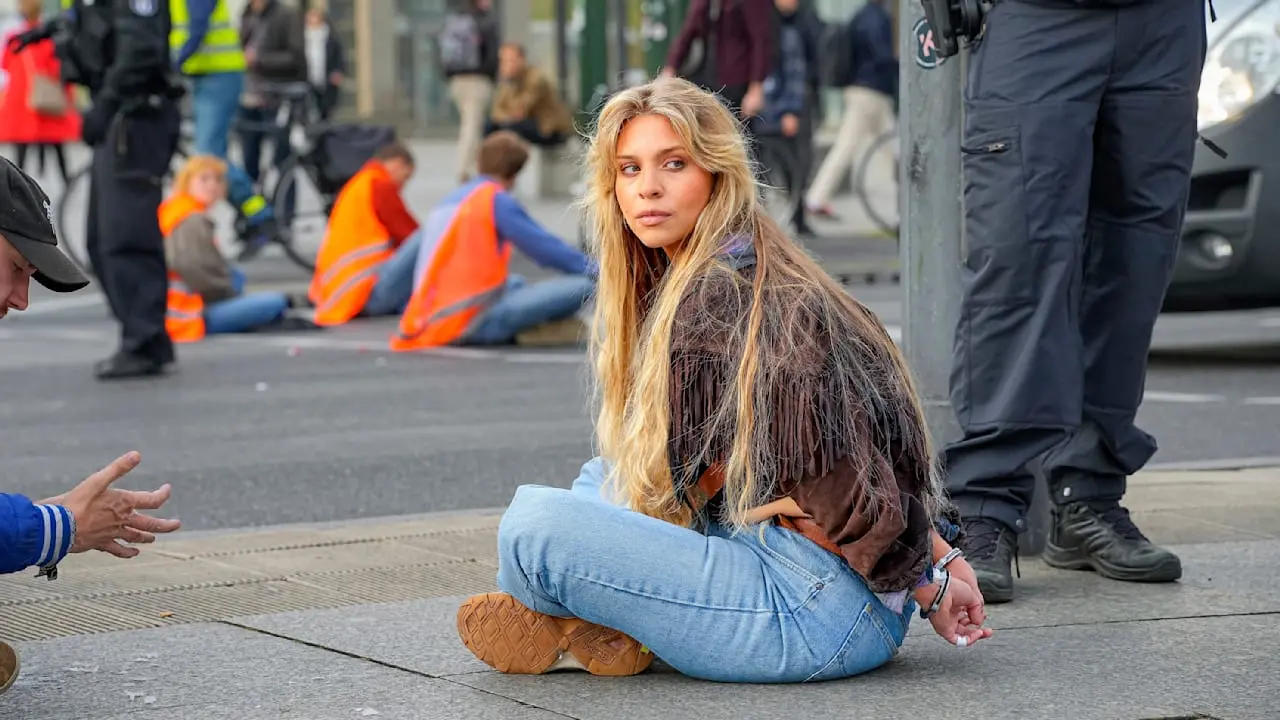 Aktivistin Anja Windl: Klima-Shakira muss nicht ins Gefängnis